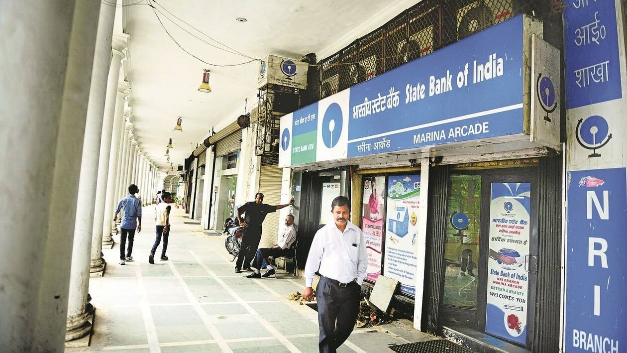 Country's biggest lender State Bank of India (SBI) on Tuesday said it plans to raise up to  <span class='webrupee'>₹</span>10,000 crore through issuance of infrastructure bonds during the current financial year.