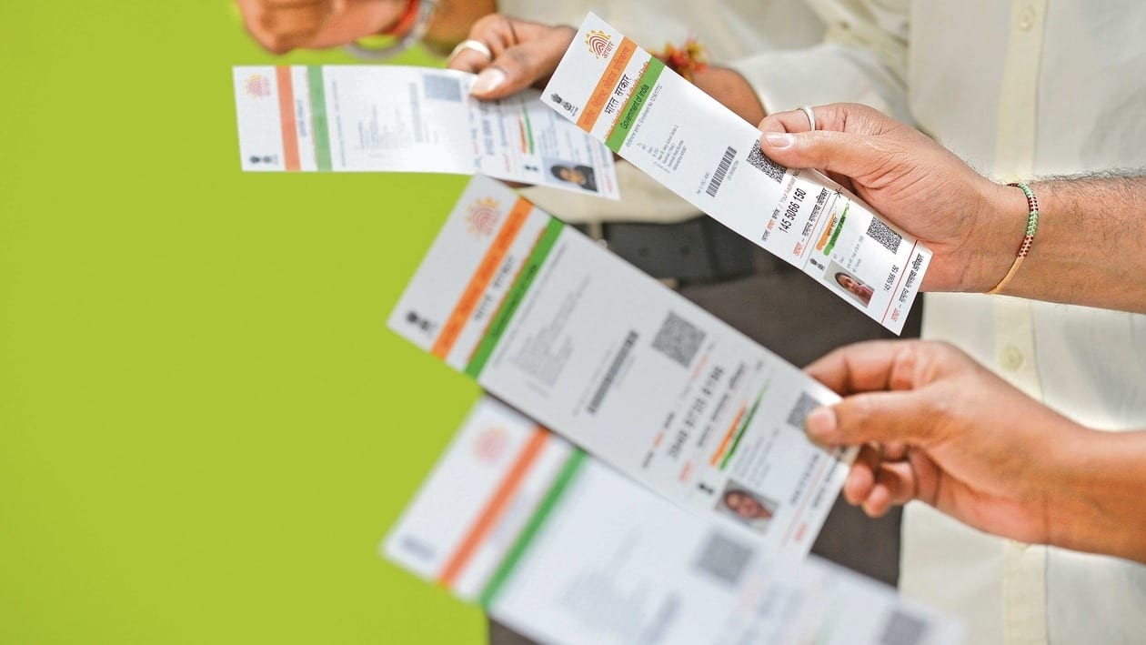 Verification entities, generally should not collect, use or store Aadhaar number of the resident after having conducted offline verification of Aadhaar, UIDAI has informed OVSEs. (Photo: Mint)