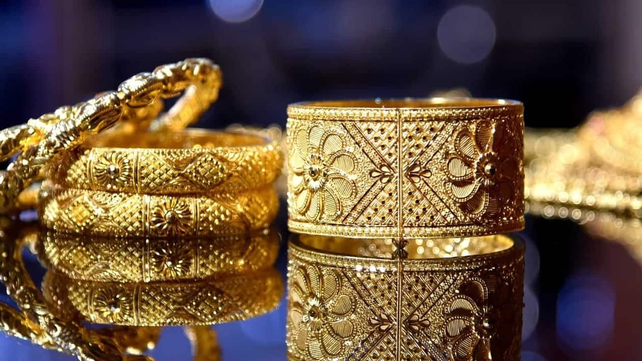 In the overseas market, both gold and silver were trading in red at USD 1,911 per ounce and USD 24.03 per ounce, respectively.