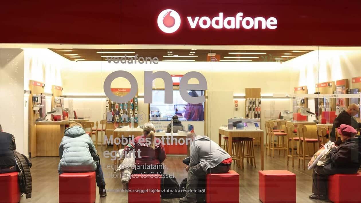 A Vodafone Group Plc store in Budapest, Hungary, on Monday, Jan. 9, 2023. Vodafone says that 4iG Nyrt and Corvinus Zrt have completed due diligence and entered into binding terms to buy 100% of Vodafone Hungary for �1.7B. Photographer: Akos Stiller/Bloomberg