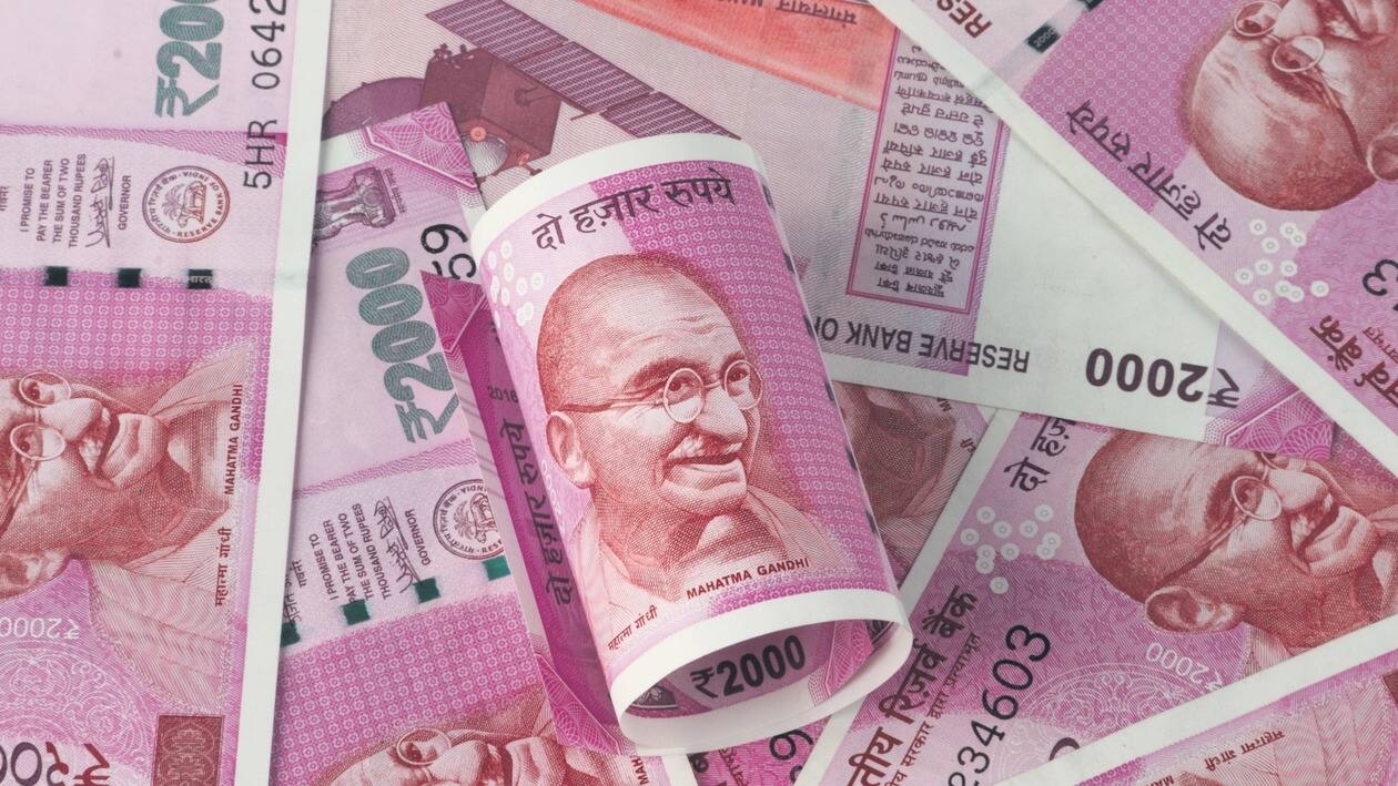 New Indian Rupee 2000 Currency Note after Demonitization (iStockphoto)