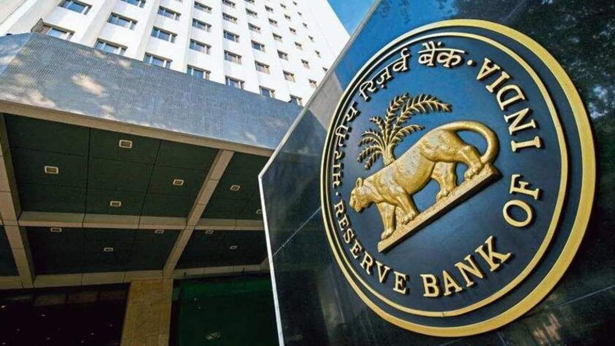 The global economy continues to show turbulence, more so in currency and financial markets, than in commodity markets. This necessitates that RBI maintains extra vigilance in making sure that its trade-off between domestic growth and inflation is in accordance with its responsibilities to maintain external economic stability. (mint)