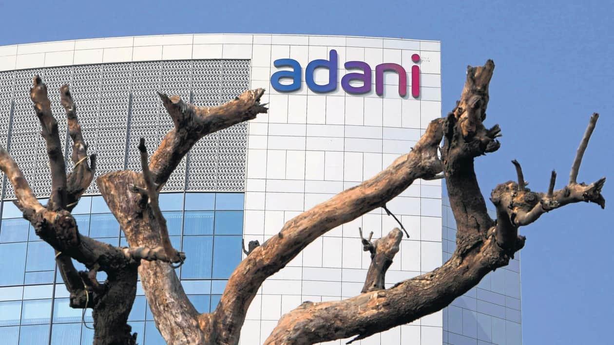 Adani Enterprises hit a low of  <span class='webrupee'>₹</span>1,611.35, and a high of  <span class='webrupee'>₹</span>1,889.00 during the intraday trade.