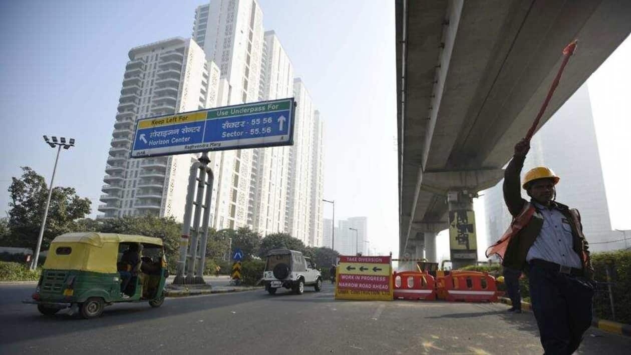 Gurugram, India-December 22, 2022: Traffic movement was closed inside the Genpact chowk underpass due to construction work at golf course road near DLF phase-5, in Gurugram, India, on Thursday, 22 December 2022. (Photo by Parveen Kumar/Hindustan Times)(Pic to go with Debashish Karmakar's story)