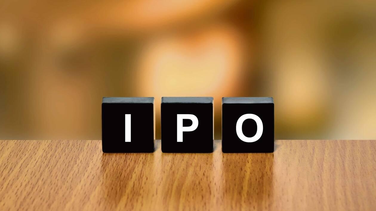 40 companies raised  <span class='webrupee'>₹</span>59,302 crore through IPOs last year.