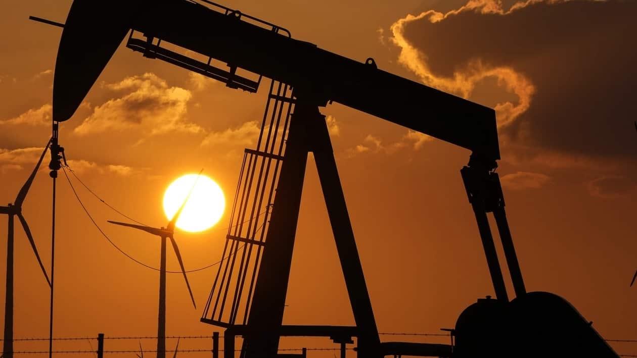 U.S. West Texas Intermediate (WTI) crude futures rose 21 cents to $75.89 a barrel.