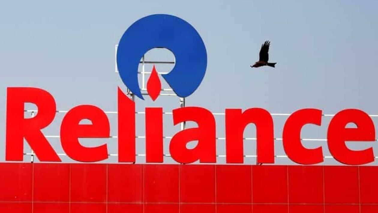 Reliance Industries: The stock recorded an intraday high of  <span class='webrupee'>₹</span>2,360.85 and intraday low of  <span class='webrupee'>₹</span>2,338. The stock closed flat at  <span class='webrupee'>₹</span>2,351 on Friday.