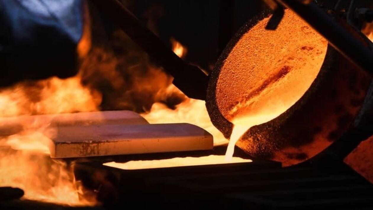 FILE PHOTO: An ingot of 99.99 percent pure gold is cast at the Krastsvetmet non-ferrous metals plant in the Siberian city of Krasnoyarsk, Russia March 10, 2022. REUTERS/Alexander Manzyuk