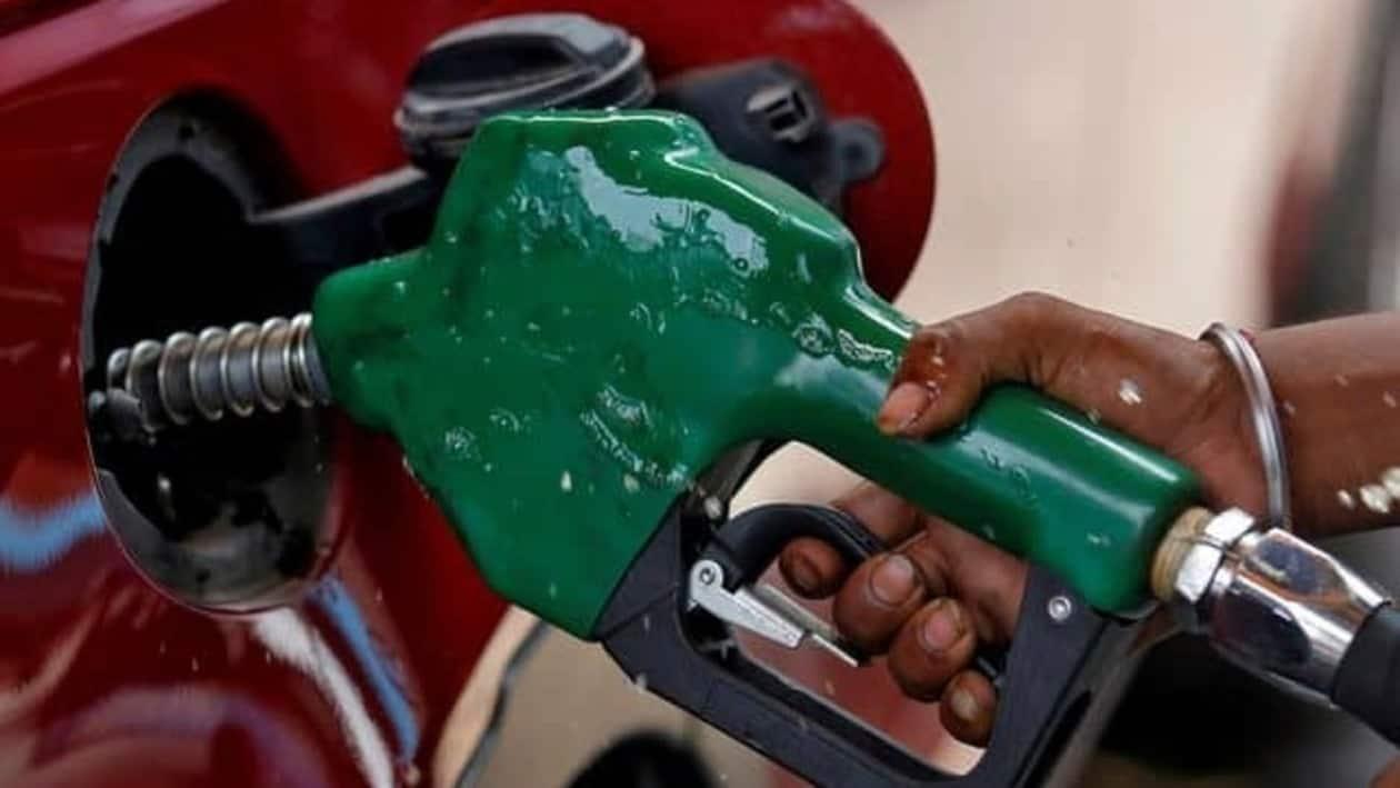 Indian fuel retailers could consider cutting petrol and diesel prices in the next quarter, says oil minister Hardeep Singh Puri.