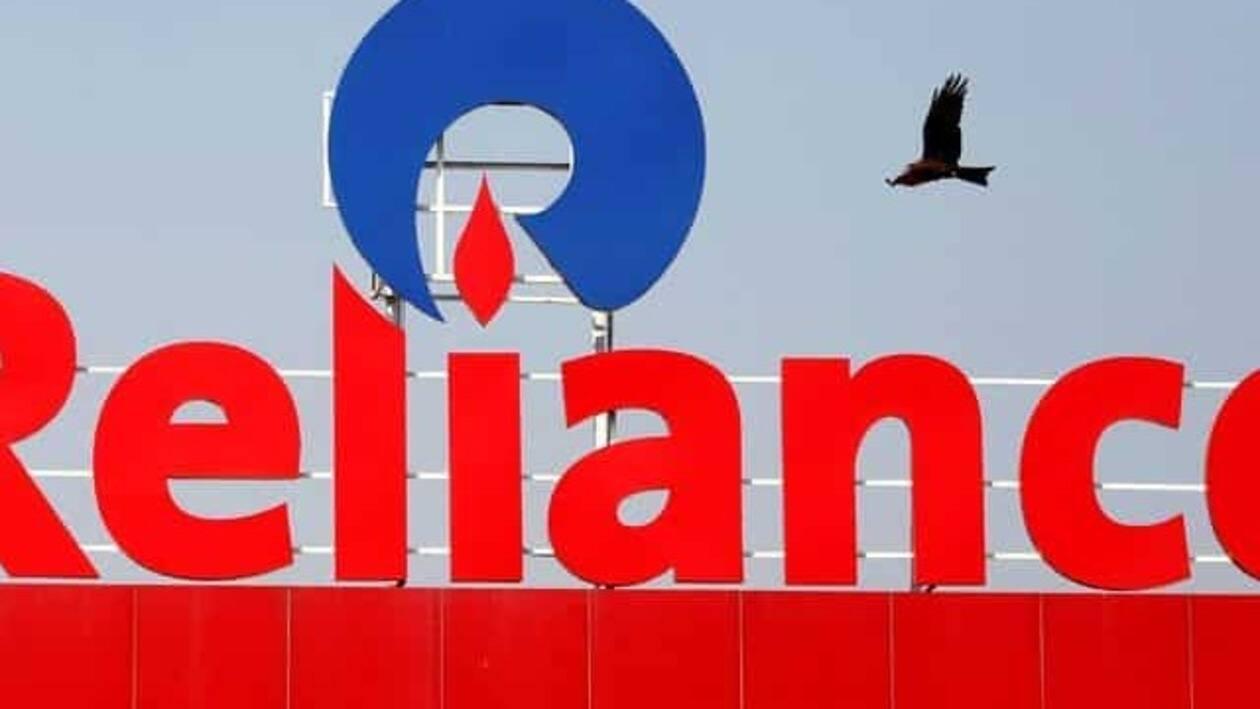 The market valuation of Reliance Industries tumbled  <span class='webrupee'>₹</span>40,695.15 crore to  <span class='webrupee'>₹</span>17,01,720.32 crore.