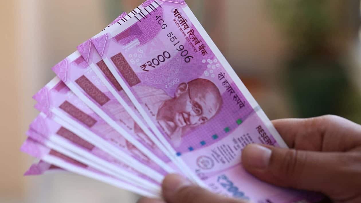 RBI urged members of the public to utilise the next two months to deposit or exchange the  <span class='webrupee'>₹</span>2000 banknotes before Sep 30 deadline

